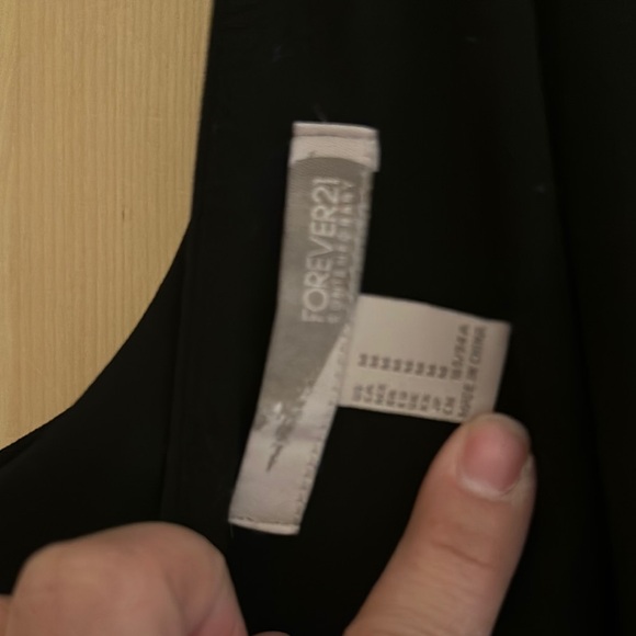 Elegant Black Midi Dress - Picture 4 of 5